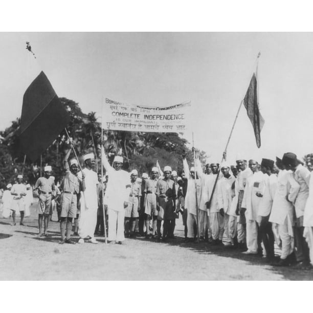 'Satyagrahi' Volunteers In Bombay (Mumbai) Salute The National Congress