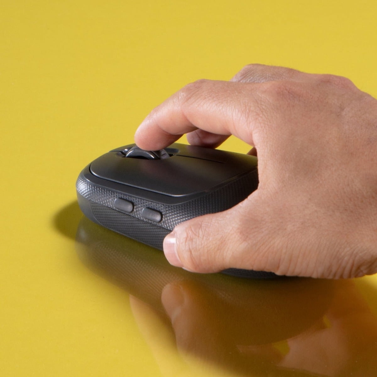 ZAGG Pro Mouse for Tablets and Laptops Qi-Enabled Wireless Charging Bluetooth Universal