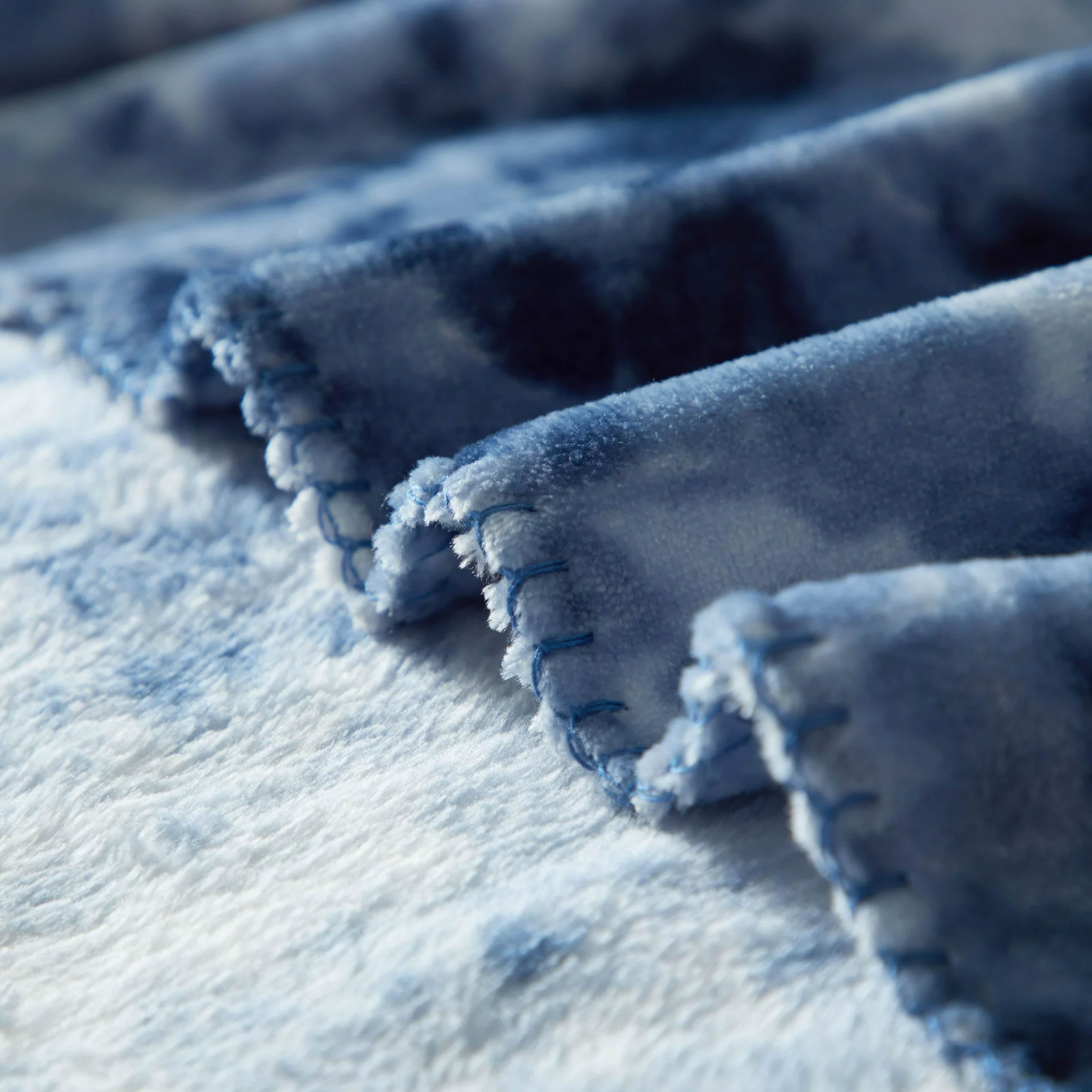 Mainstays Fleece Plush Throw Blanket, Blue Tie-Dye, Standard Throw