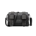 thumbnail image 1 of Bolso bandolera con remaches de calavera punk para mujer, estilo gótico, de piel sintética, con cadena, 1 of 7