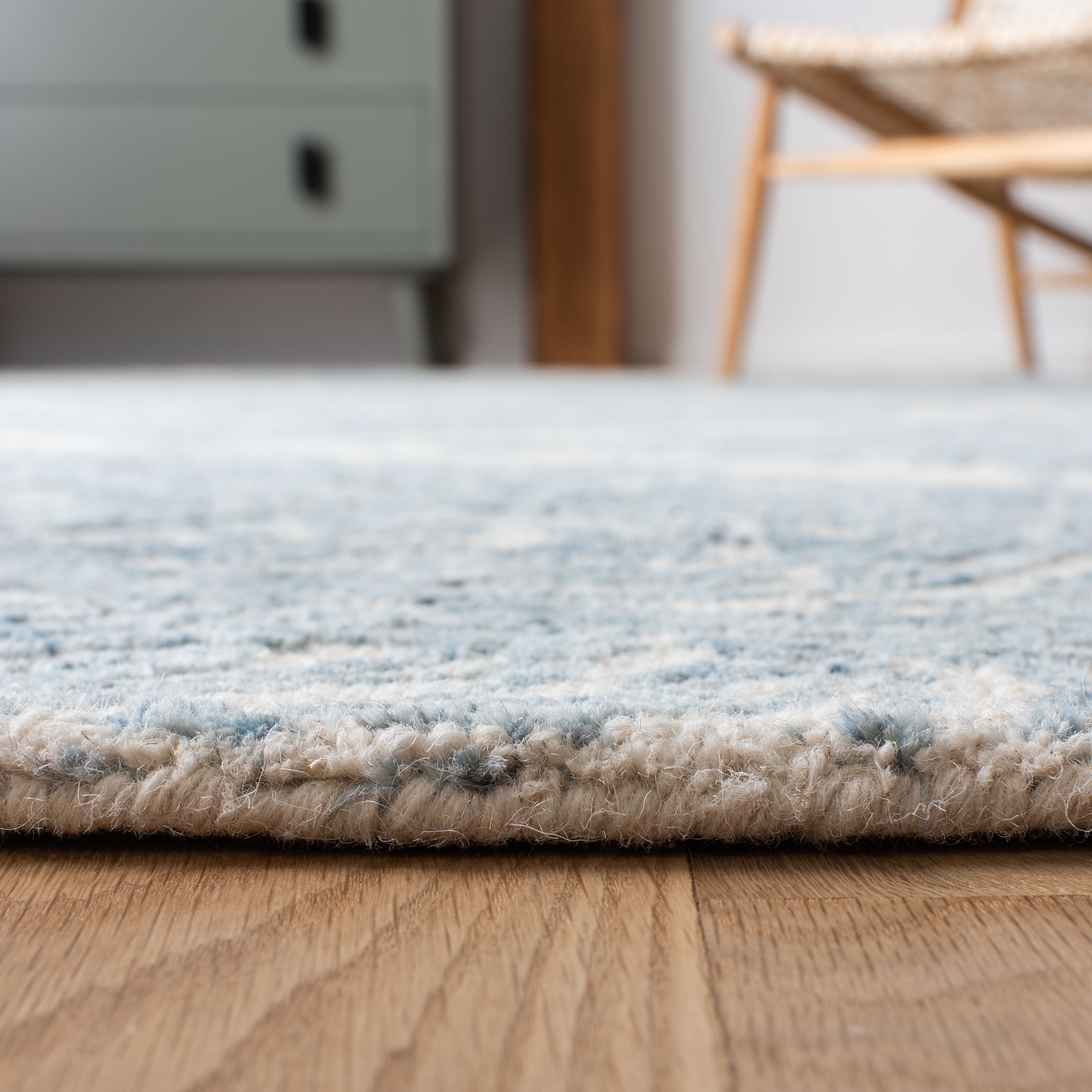 SAFAVIEH Abstract Rachelle Floral Wool Area Rug, Ivory/Blue, 10' x 14'