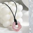 thumbnail image 2 of Collar con colgante de flores Yashi para niñas y mujeres 65 cm rosa, 2 of 5