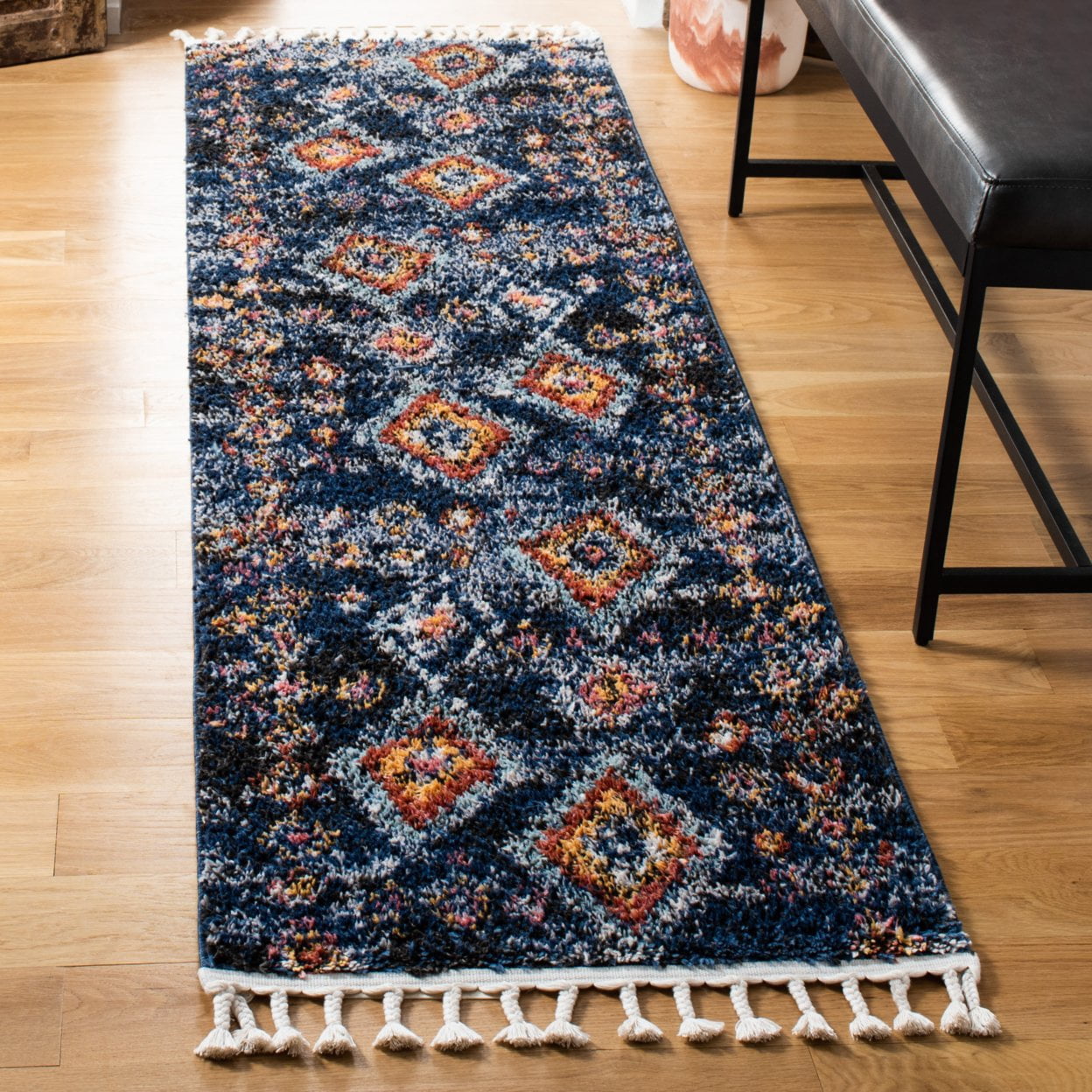 SAFAVIEH Morocco Sloan Abstract Geometric Polyester Area Rug, Navy/Multi, 5'3" x 7'6"