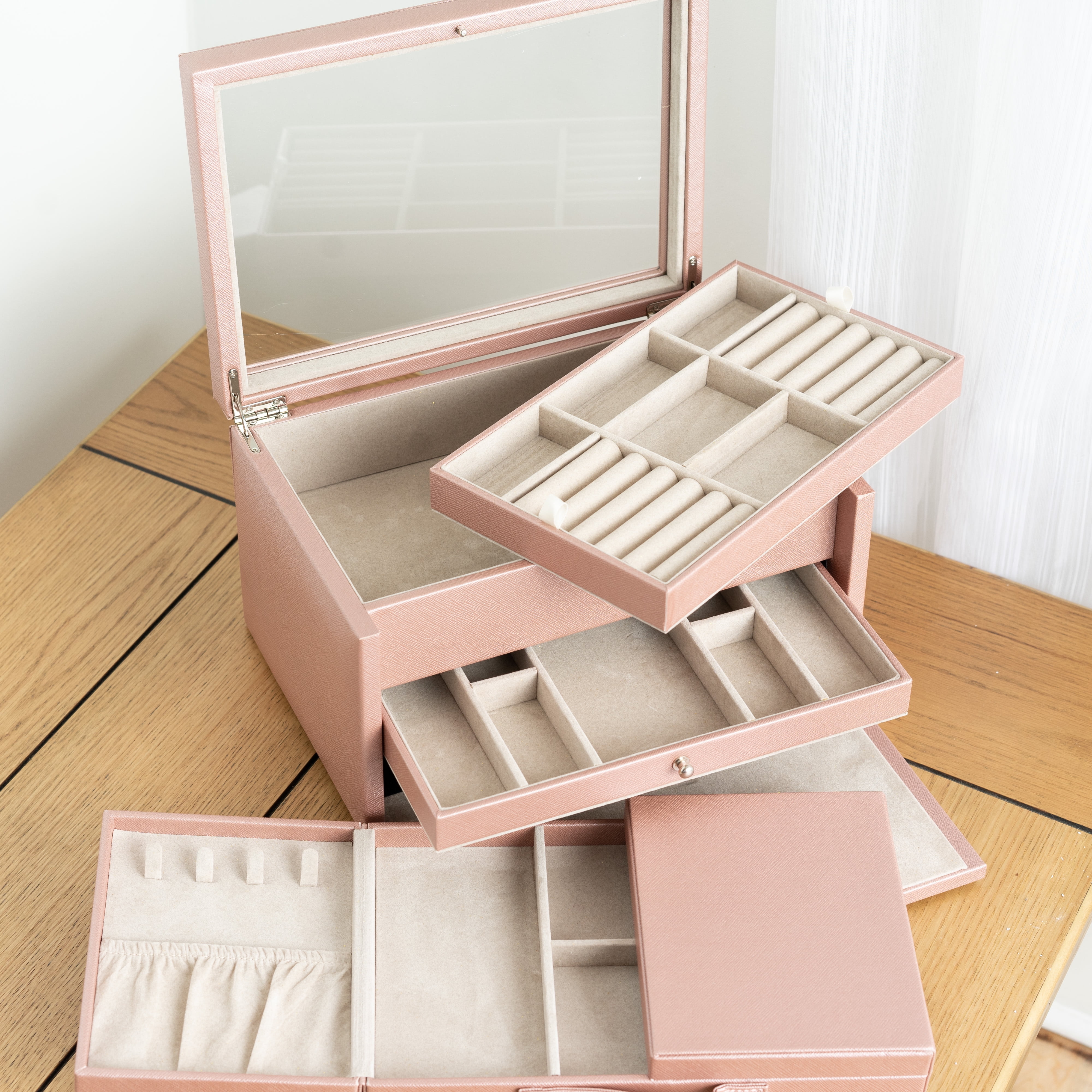 Hives and Honey Danielle Leather Jewelry Box for Women, Blush