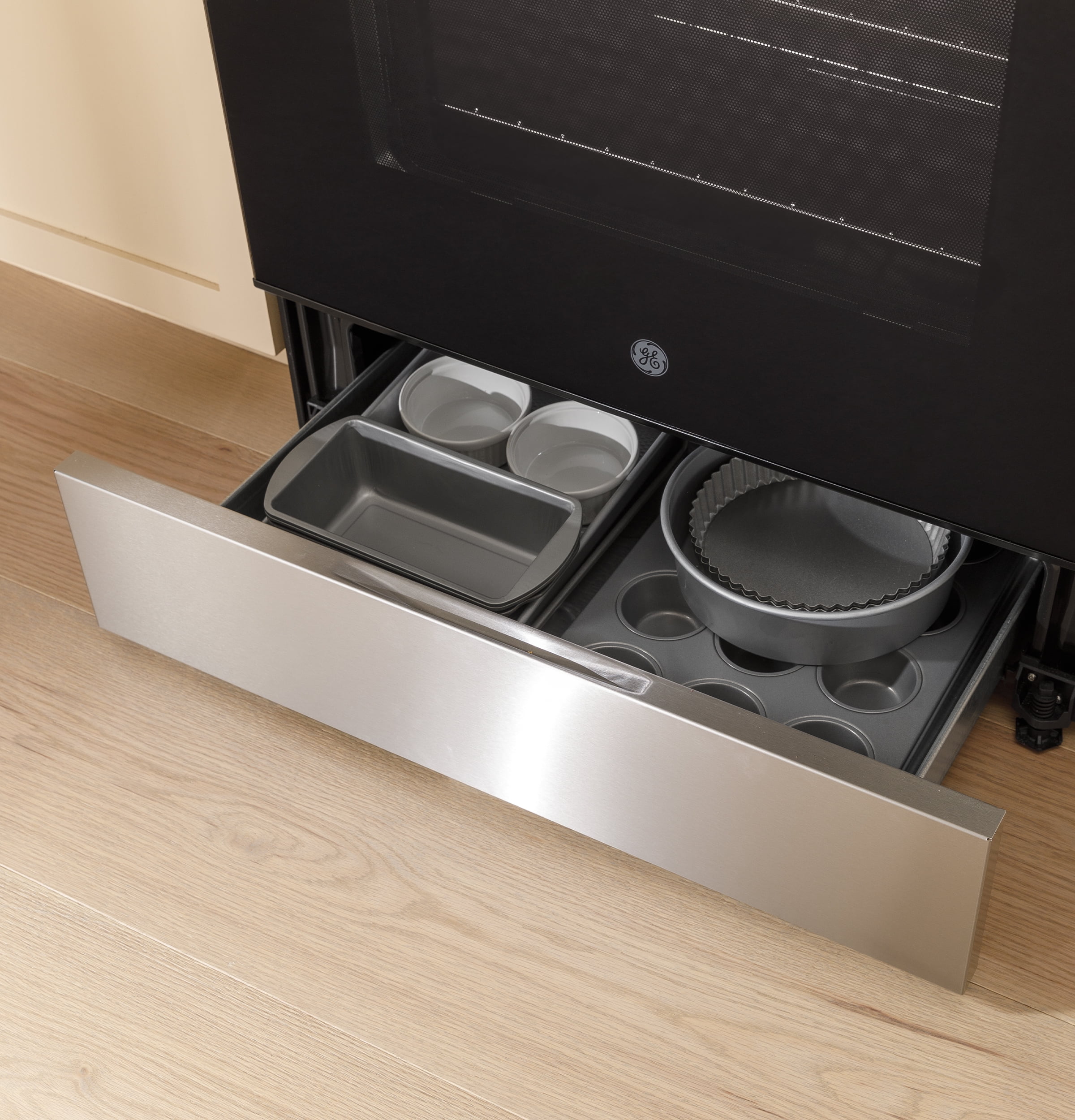 GE Appliances 30 in Electric Range in Stainless Steel