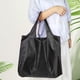 thumbnail image 4 of Bolsa de compras grande, lavable y plegable, de tela Oxford, negra, impermeable, reutilizable, para compras, bolsas de mano reutilizables, grandes de 22,7 kg, bolsas de nailon, estilo minimalista., 4 of 6