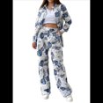 thumbnail image 2 of Conjunto de Pijama para Mujer con Rosas y Mariposas Voladoras, Larga, Botones y Suave para Estar en Casa. Impresiones en Gris Azulado XL, 2 of 8