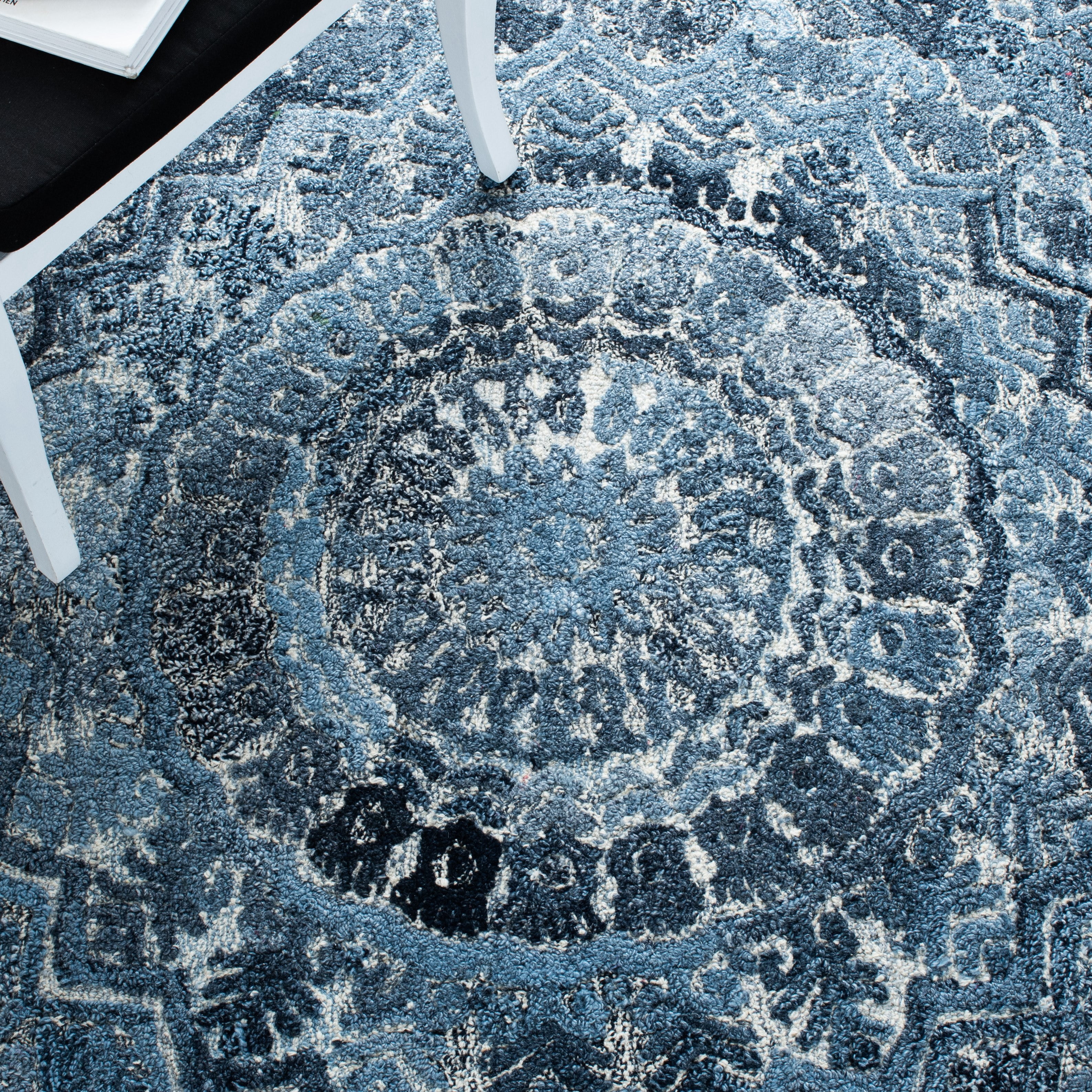 SAFAVIEH Marquee Georgiana Floral Area Rug, Blue/Grey, 6' x 6' Square
