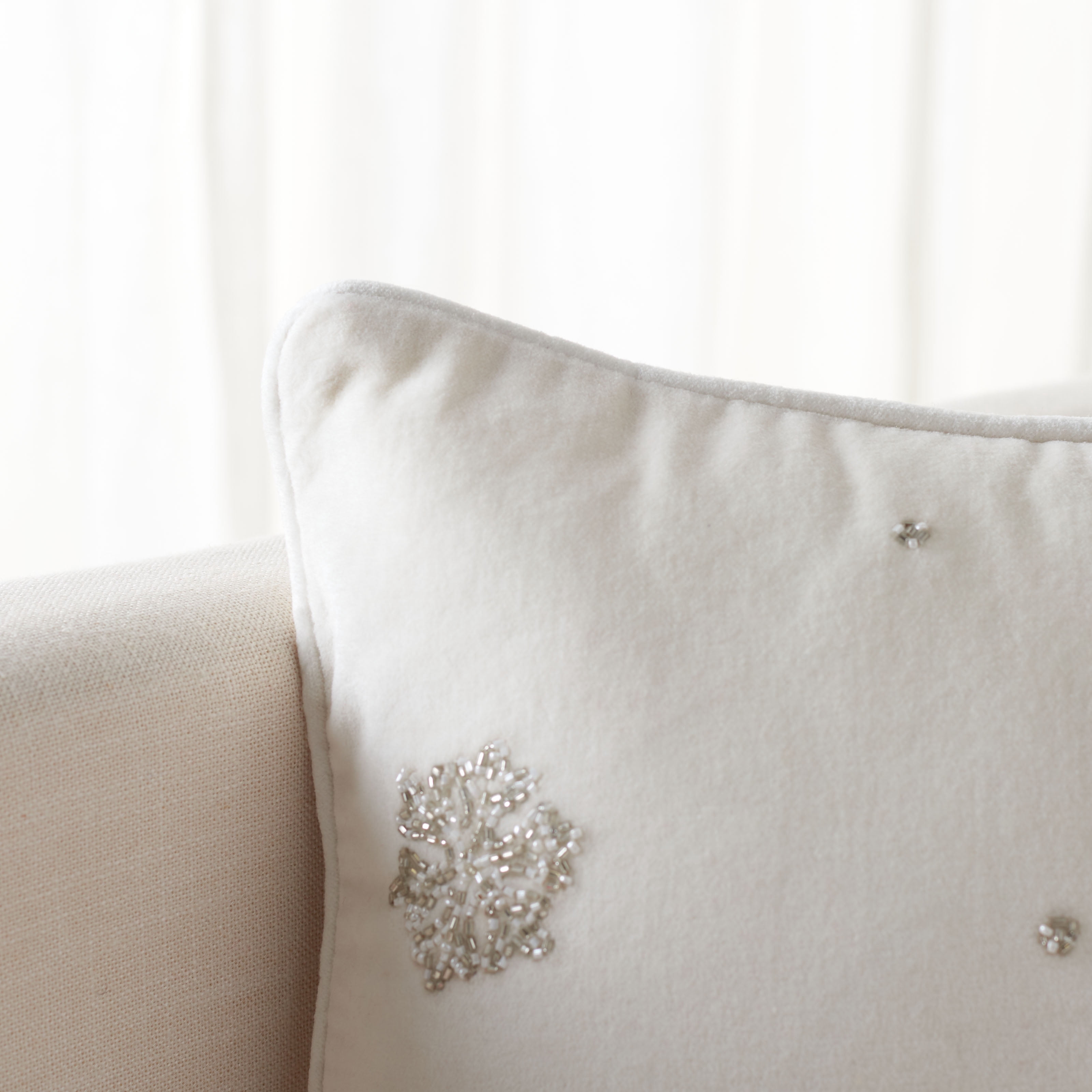 SAFAVIEH Falling Snow Pillow, 12" x 20", White