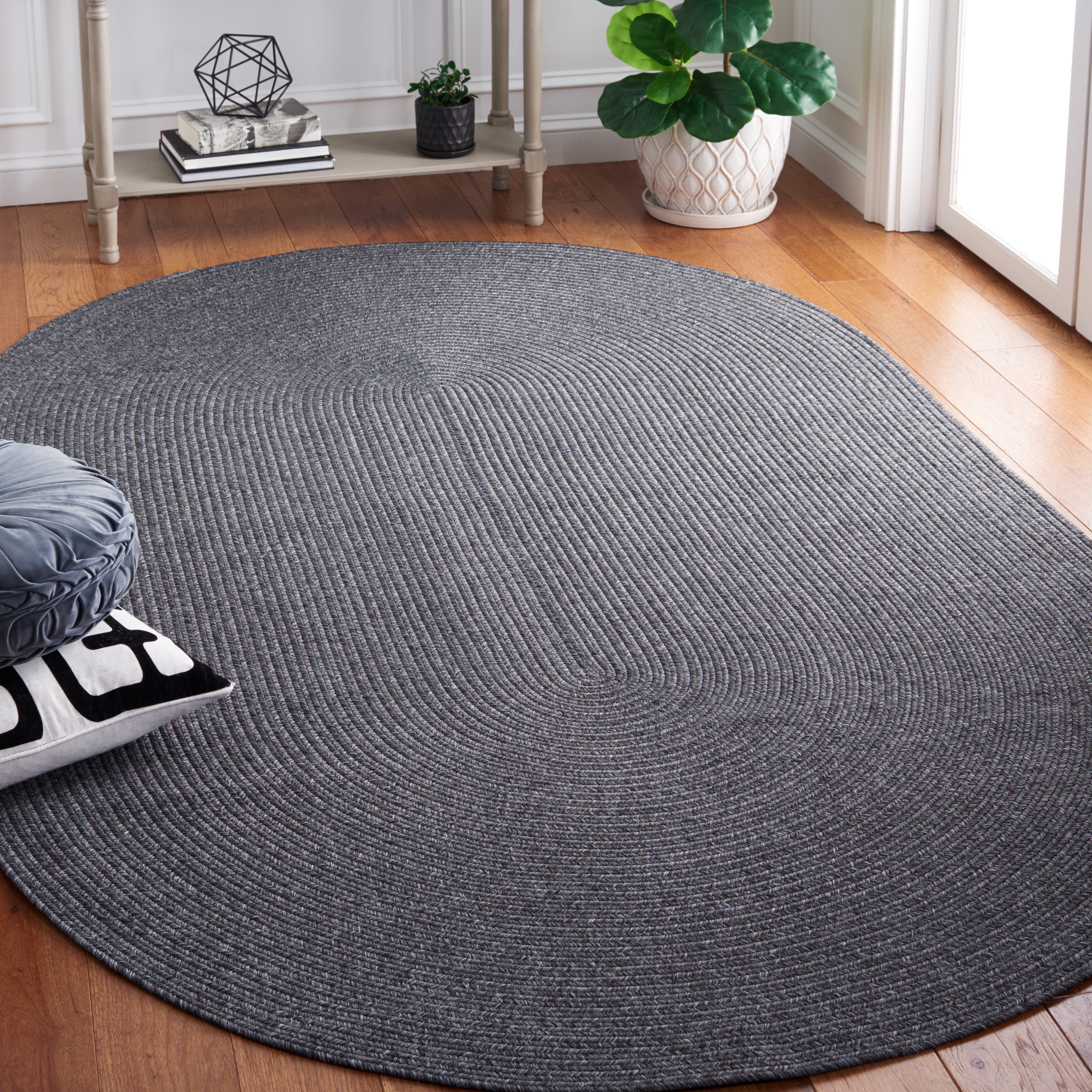SAFAVIEH Braided Gino Distressed Machine Washable Reversible Area Rug, Black, 6' x 9' Oval