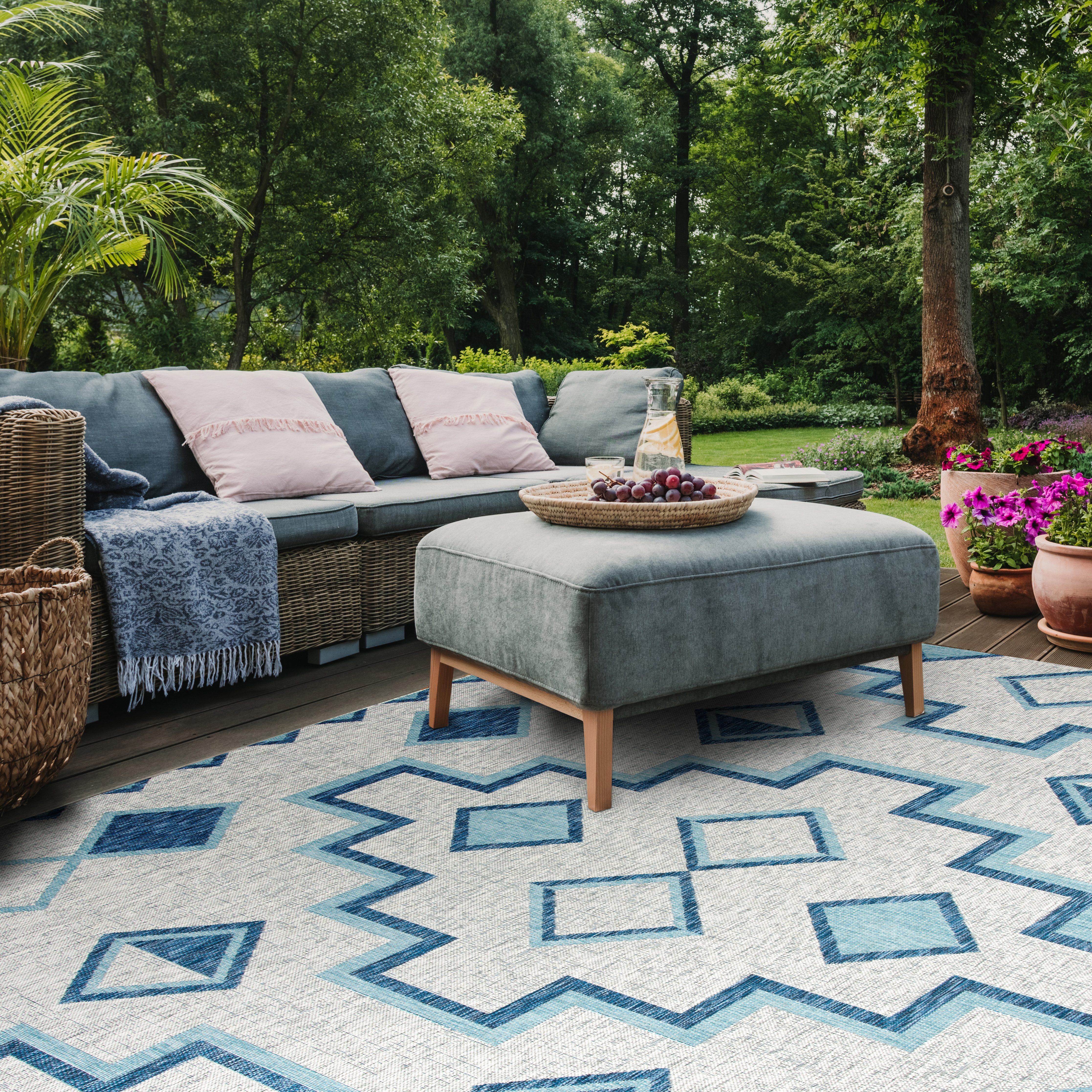 SAFAVIEH Courtyard Floella Geometric Indoor/Outdoor Area Rug, Grey/Aqua, 8' x 11'