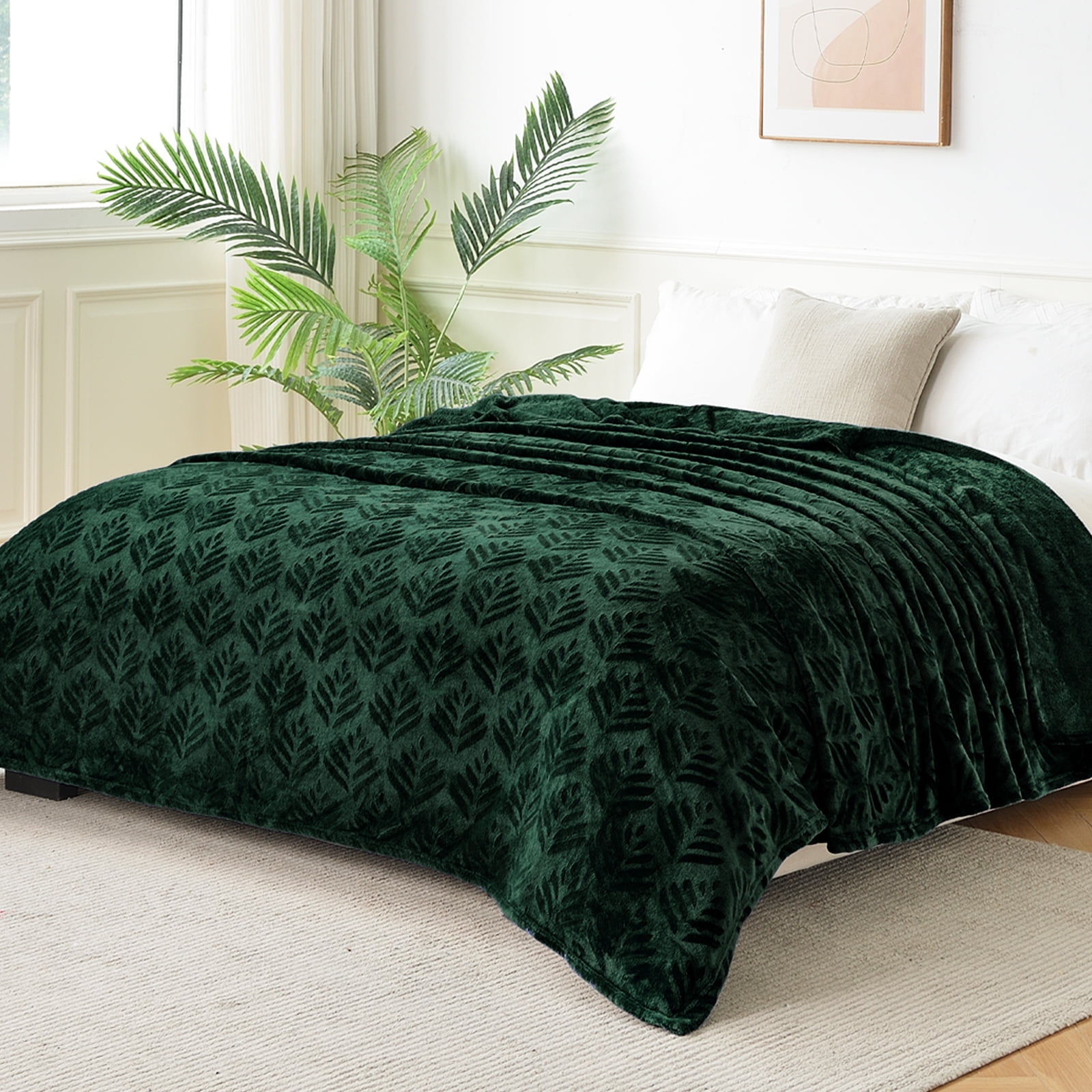 Exclusivo Mezcla King Size Fleece Blanket for Bed, Leaves Pattern Super Soft and Cozy Blankets, Plush Fuzzy Lightweight, Forest Green, 90"x104"