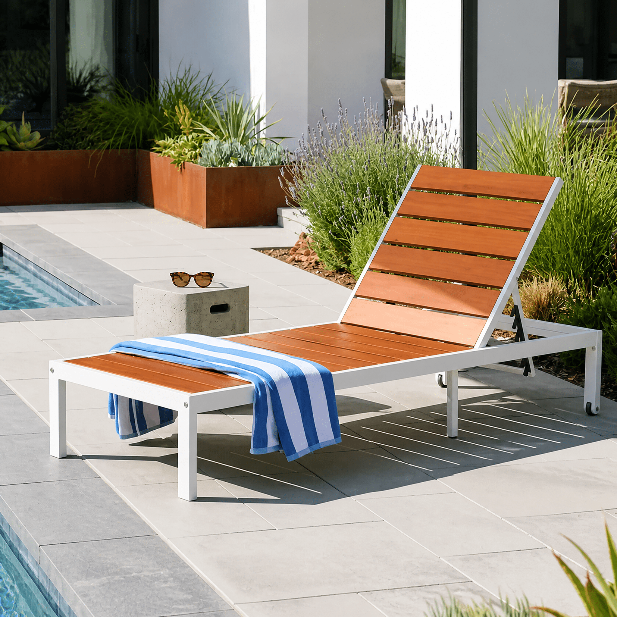 Outdoor Chaise Lounges Pool Lounge Chairs Outdoor Daybed Recliner with Adjustable Backrest for Patio, Poolside or Beach, White+Brown