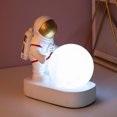 thumbnail image 2 of Spaceman Astronaut Figurine Night Mesa Lámpara de escritorio dorado Sunnimix astronauta luna luz de la noche, 2 of 6