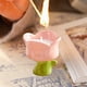 thumbnail image 1 of Velas Aromáticas con Forma de Flor y Aroma a Rosas, de Cera de Soja, En Tarros de Cerámica de Aproximadamente 7,5 X 7,5 Cm., 1 of 6