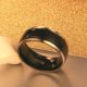 thumbnail image 4 of ZHAOCHENG Anillo de 8 mm para hombre con letras pulidas en negro, aspecto moderno y atractivo, anillo para boda, 4 of 5