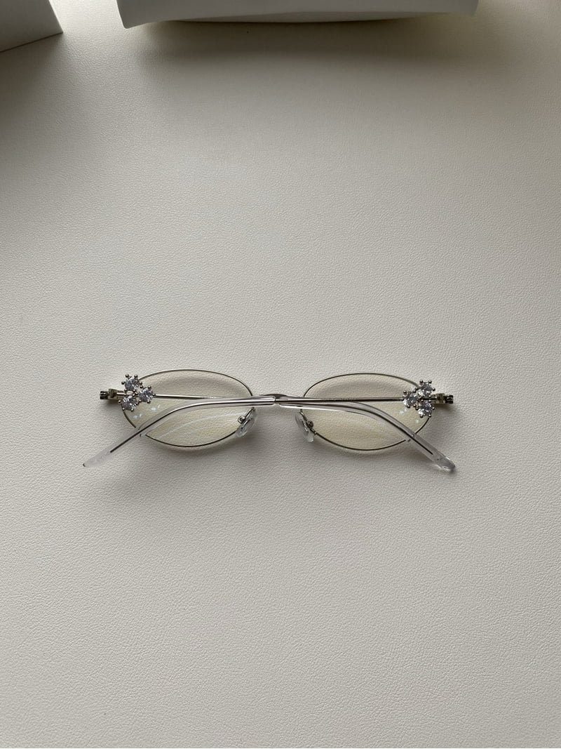 Gentle Monster Carat 02 Oval Sunglasses in Silver Metal - Walmart.com