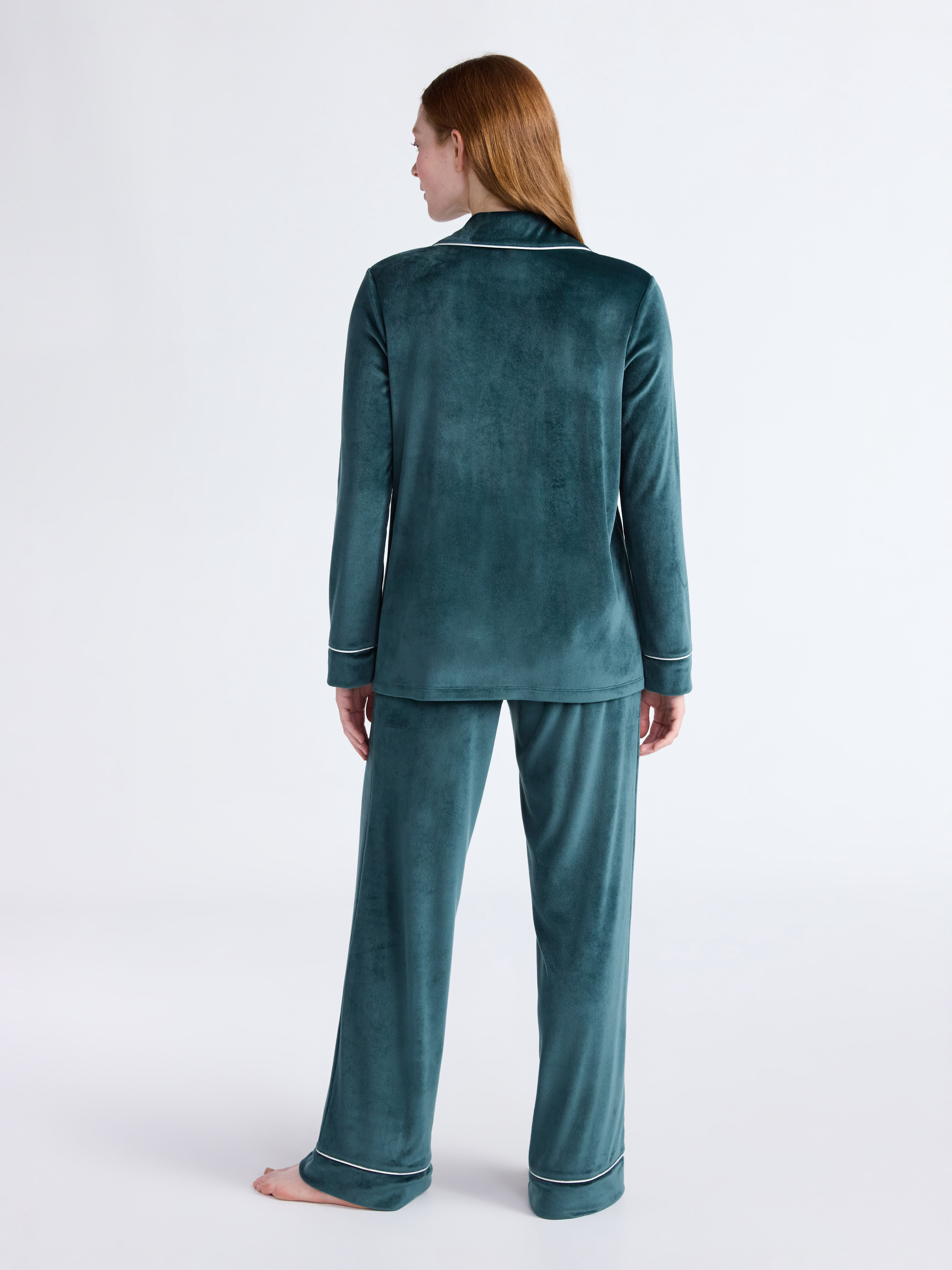 Joyspun Women’s Stretch Velour Notch Collar Long Sleeve Pajama Set, Sizes XS to 4X