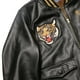 thumbnail image 5 of Chaqueta de cuero auténtico con cuello alto de alta calidad para hombre, chaqueta de béisbol con bordado de tigre, abrigo de piel de vaca de primera capa a la moda para tiempo libre, 5 of 5