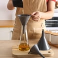 thumbnail image 5 of Set de 3 Embudos de Cocina de Plástico Resistente en Gris para Llenado Preciso de Botellas Conservas y Aceite, 5 of 5
