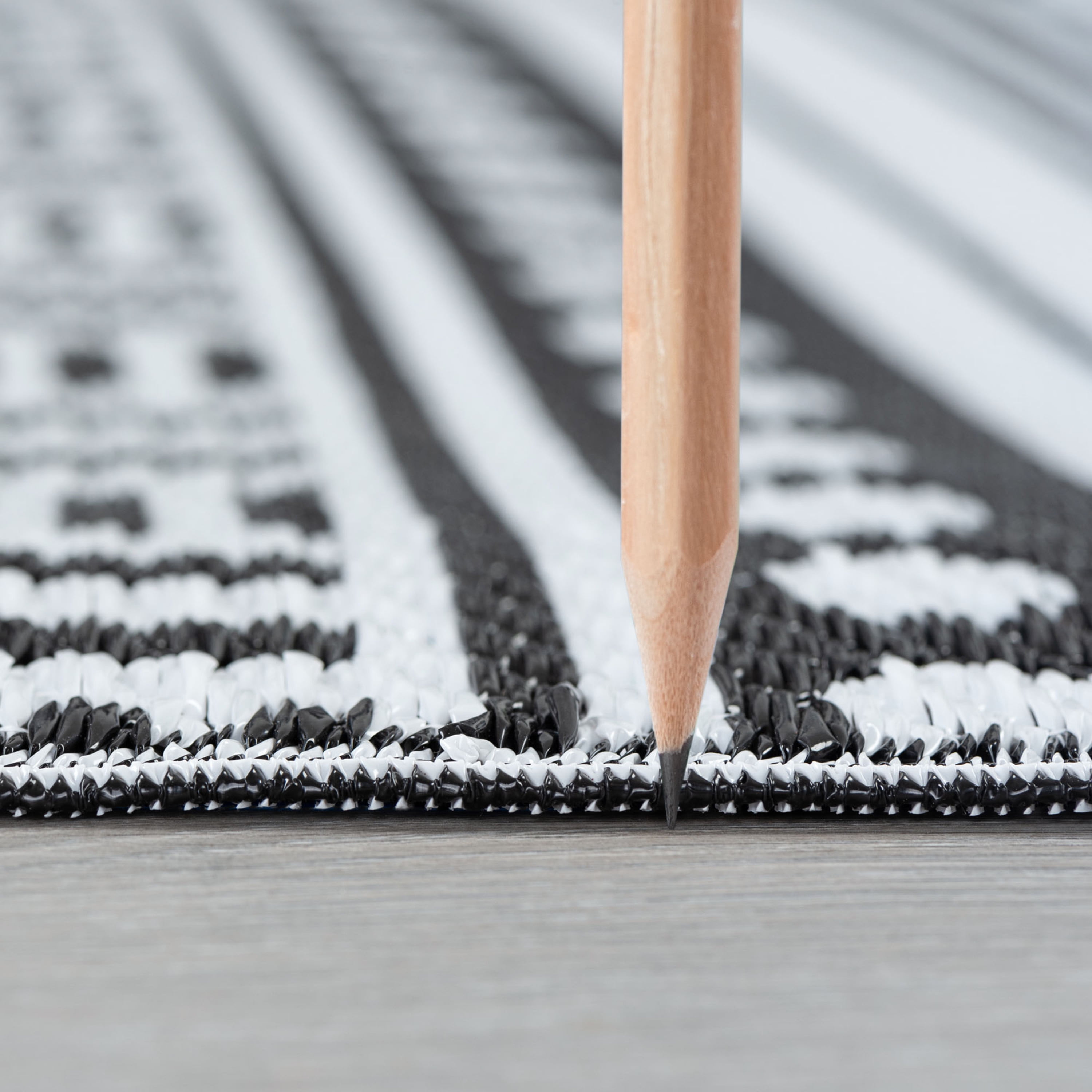 5x7 Reversible Black and White Polypropylene Outdoor Stripe Area Rug