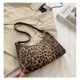 thumbnail image 1 of Bolso de diseño de nicho francés, moderno bolso de mujer portátil de estilo occidental, bolso de hombro bajo el brazo con estampado de leopardo, 1 of 6
