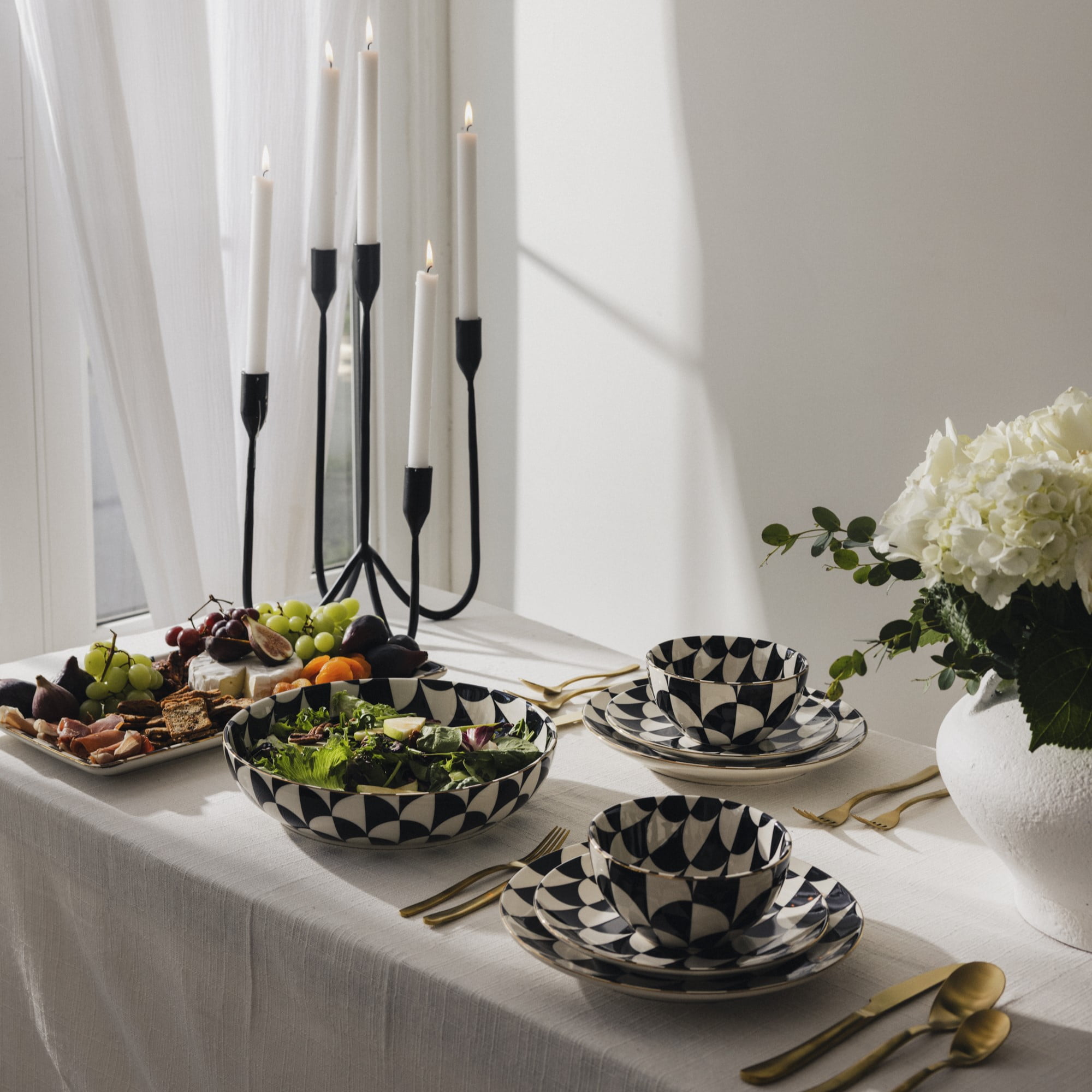 meeth LIFESTYLE PLATE グレー Thyme & Table Emmett Ceramic Dinner Plate Black and White