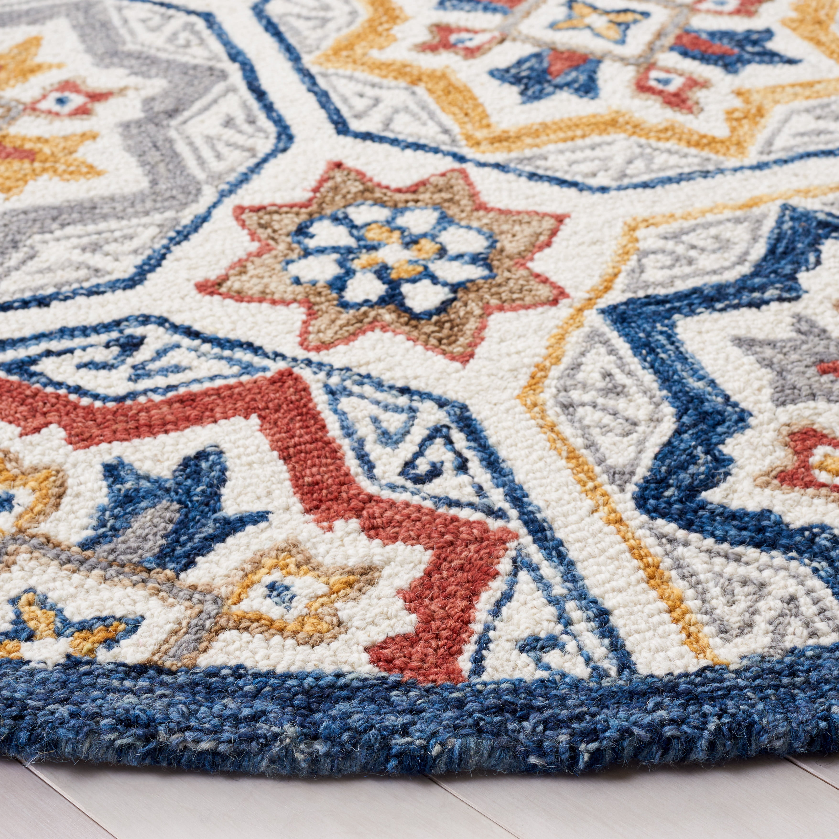 SAFAVIEH Metro Lasya Medallion Area Rug, Beige/Ivory, 6' x 6' Round