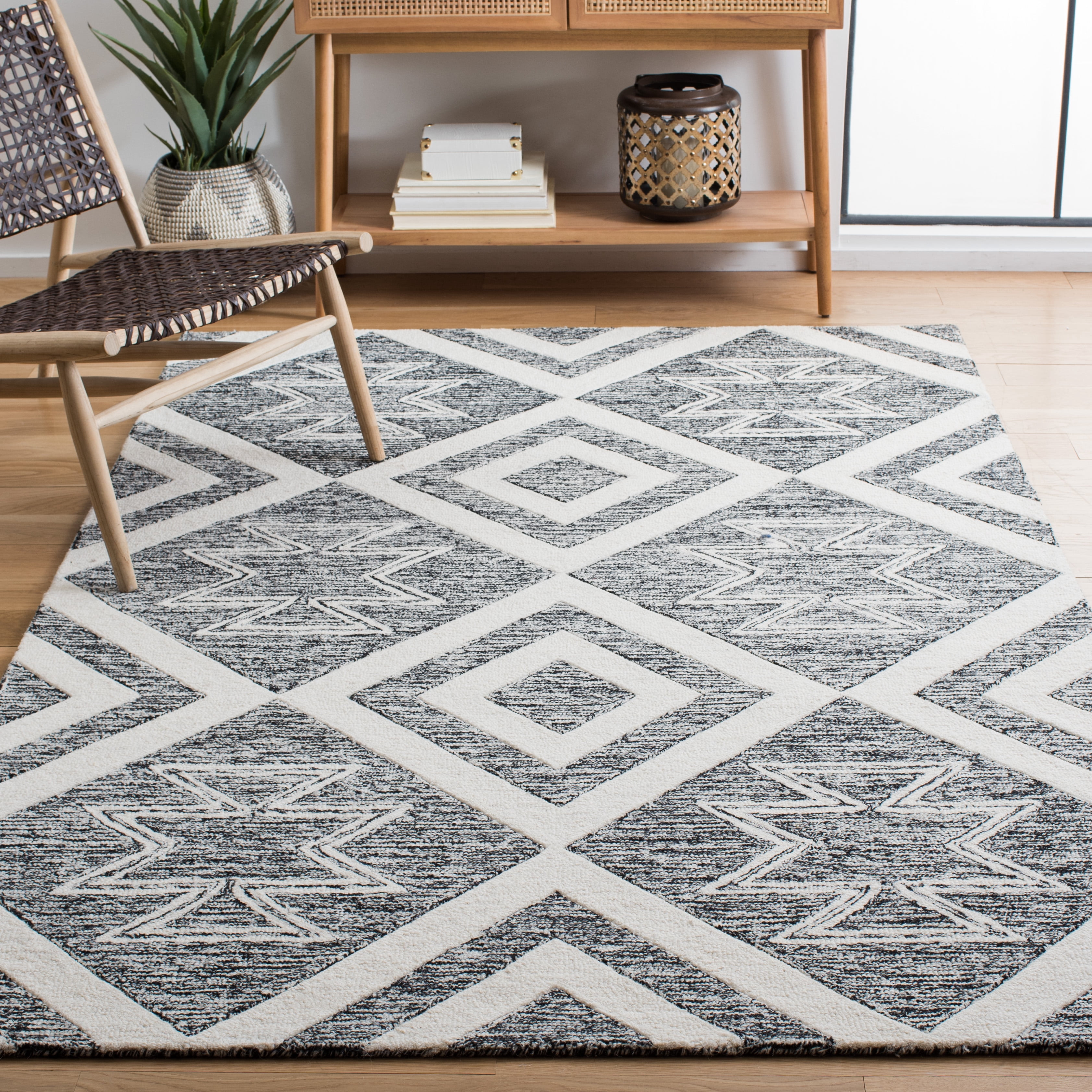 SAFAVIEH Metro Jaimie Southwestern Area Rug, Ivory/Black, 6' x 6' Square