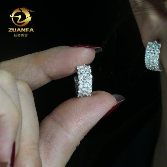 S925 silver VVS moissanite round stud earrings, simple and elegant with diamonds