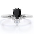 thumbnail image 1 of JeenMata Anillo de Compromiso con Borde Milgrain, Diamante Negro Cultivado en Laboratorio de 1 Quilate de Talla Pera y Moissanita, Piedra Doble en Forma de V, Baño de Oro Blanco de 18 K sobre Plata, 1 of 6