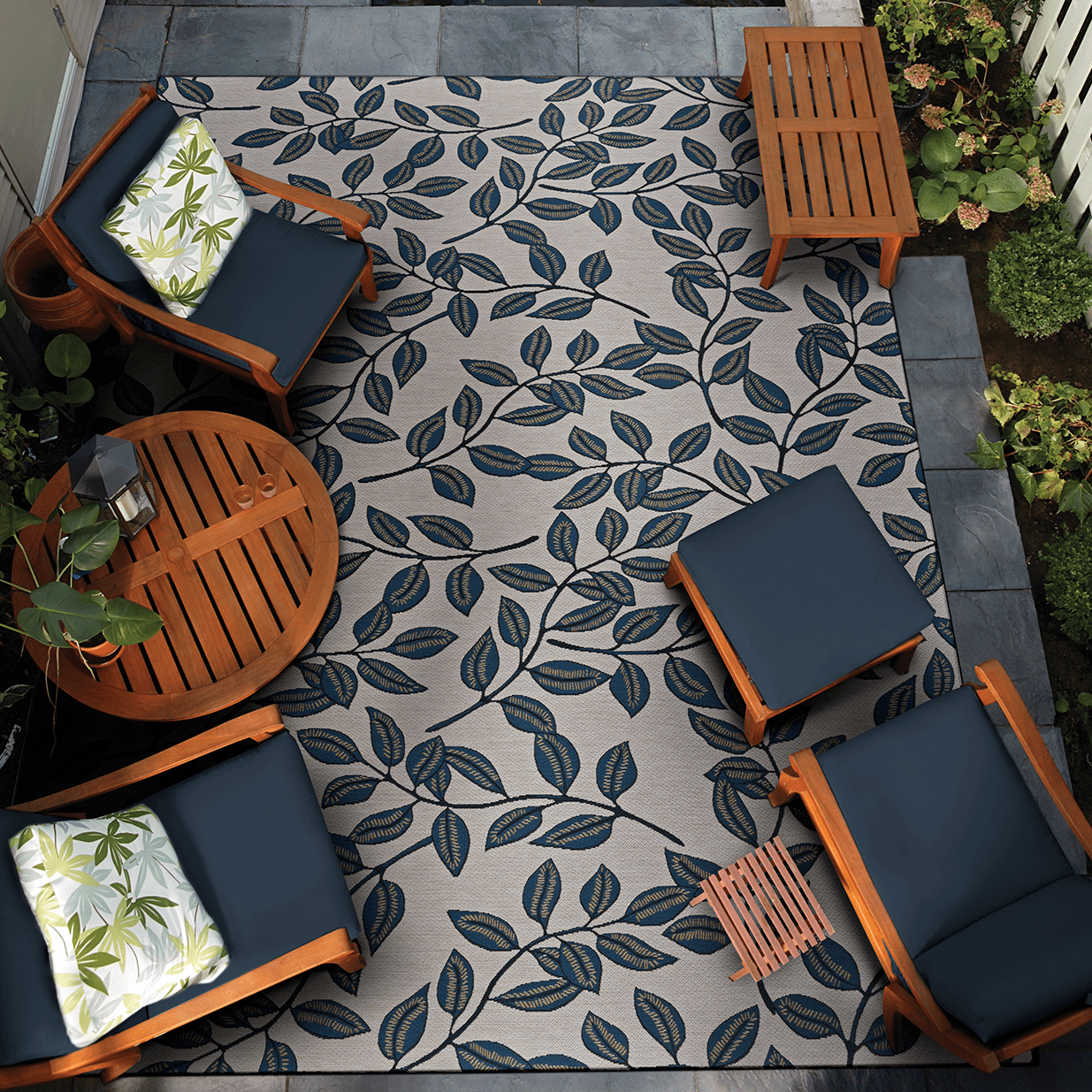Couristan Dolce Summer Ivy 4' x 5'10" Ivory-Slate Blue Indoor/Outdoor Rug