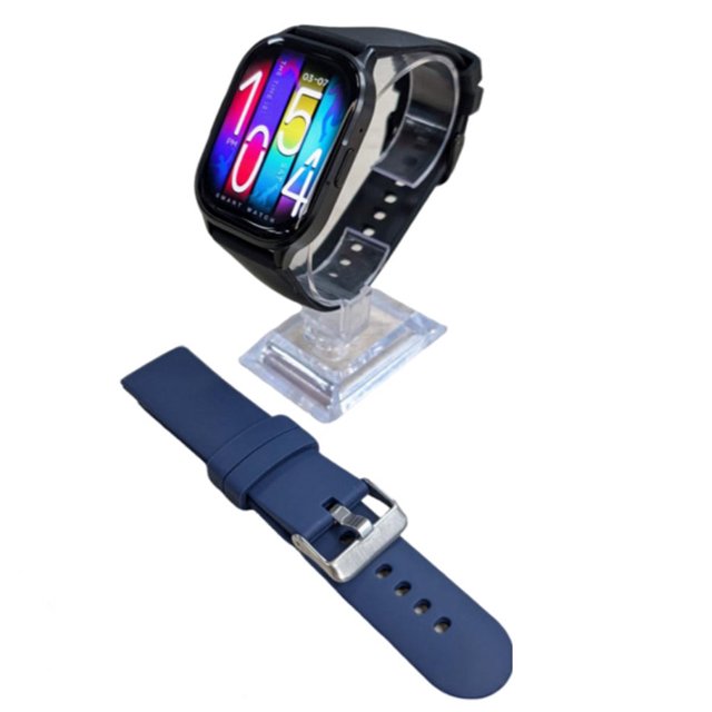 smart watch g-tide s3 pro pantalla 2.01" 240 mah contra agua ipx68 negro, vista frontal 3/4 mostrando pantalla AMOLED encendida; caja cuadrada negra con esquinas redondeadas, correa negra de silicón instalada y correa adicional azul con hebilla metálica colocada delante sobre soporte acrílico blanco. Suele usarse también como monitor de actividad portátil para viajes y entrenamientos ligeros.
