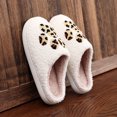 thumbnail image 1 of Pantuflas peludas suaves con forma de pata de gato, antideslizantes, con estampado de leopardo, cálidos y acogedores suministros para el hogar Wdftyju Tenis De Mujer Tenis De Hombre, 1 of 8