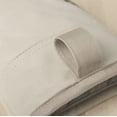 thumbnail image 4 of Juego de guantes de cocina KitchenAid Beacon, bicolor, antideslizantes, 2 piezas, 4 of 7