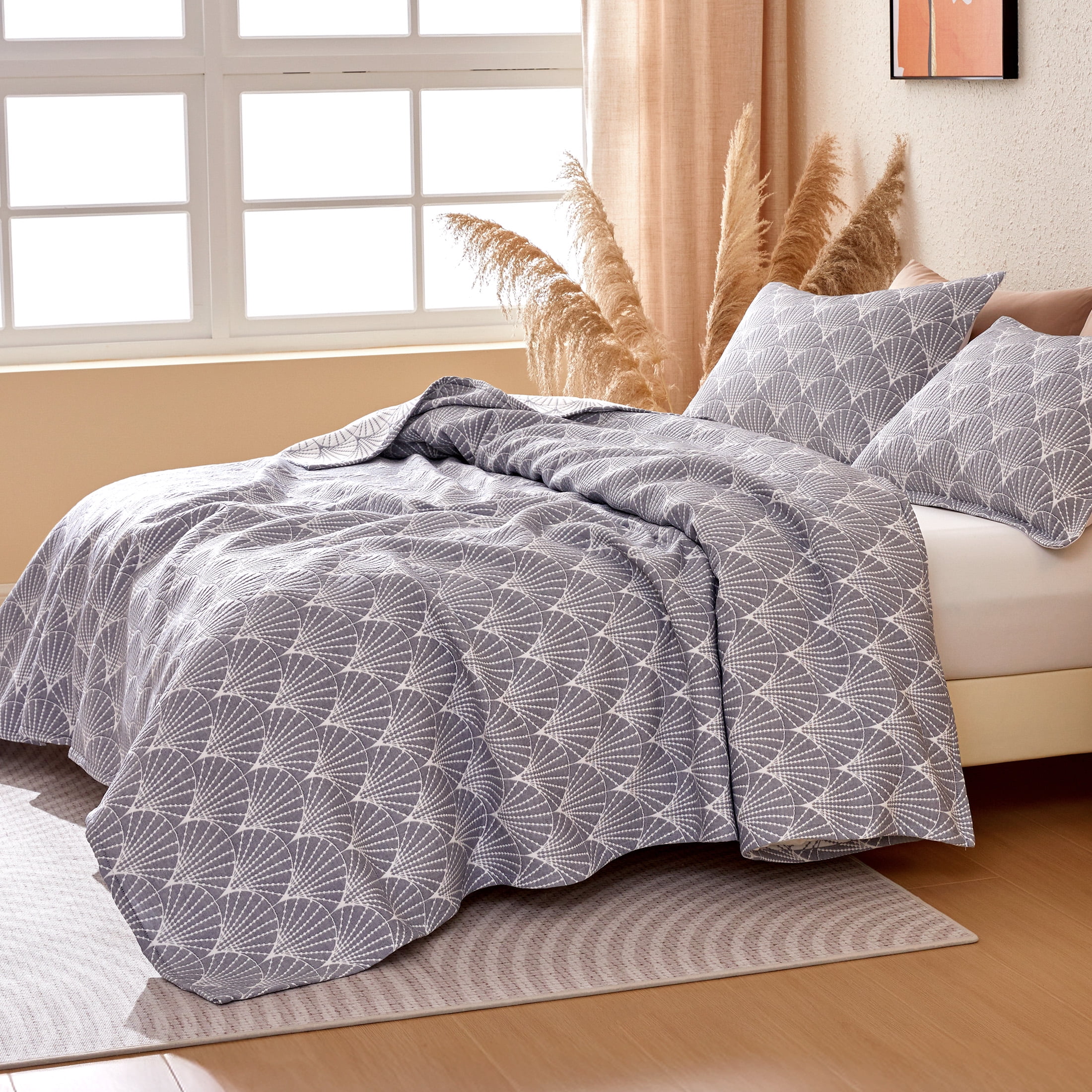 Sonive Boho Shells Quilt Set, Lightweight Gray Pattern Microfiber Classic Quilts with 1 Pillow Sham, Twin/Twin XL Gray