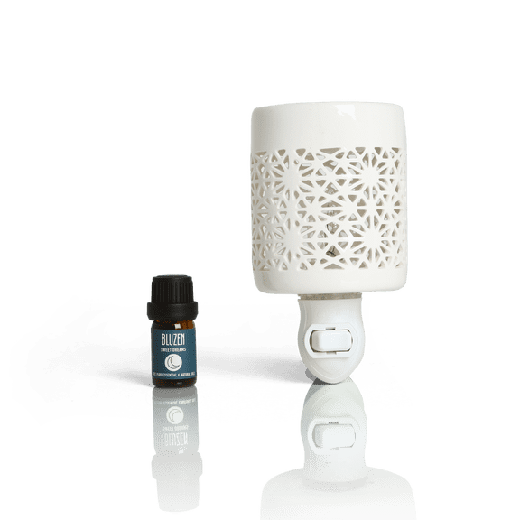 BLUZEN Webbed Plug-In Oil Warmer + 5mL Essential Oil