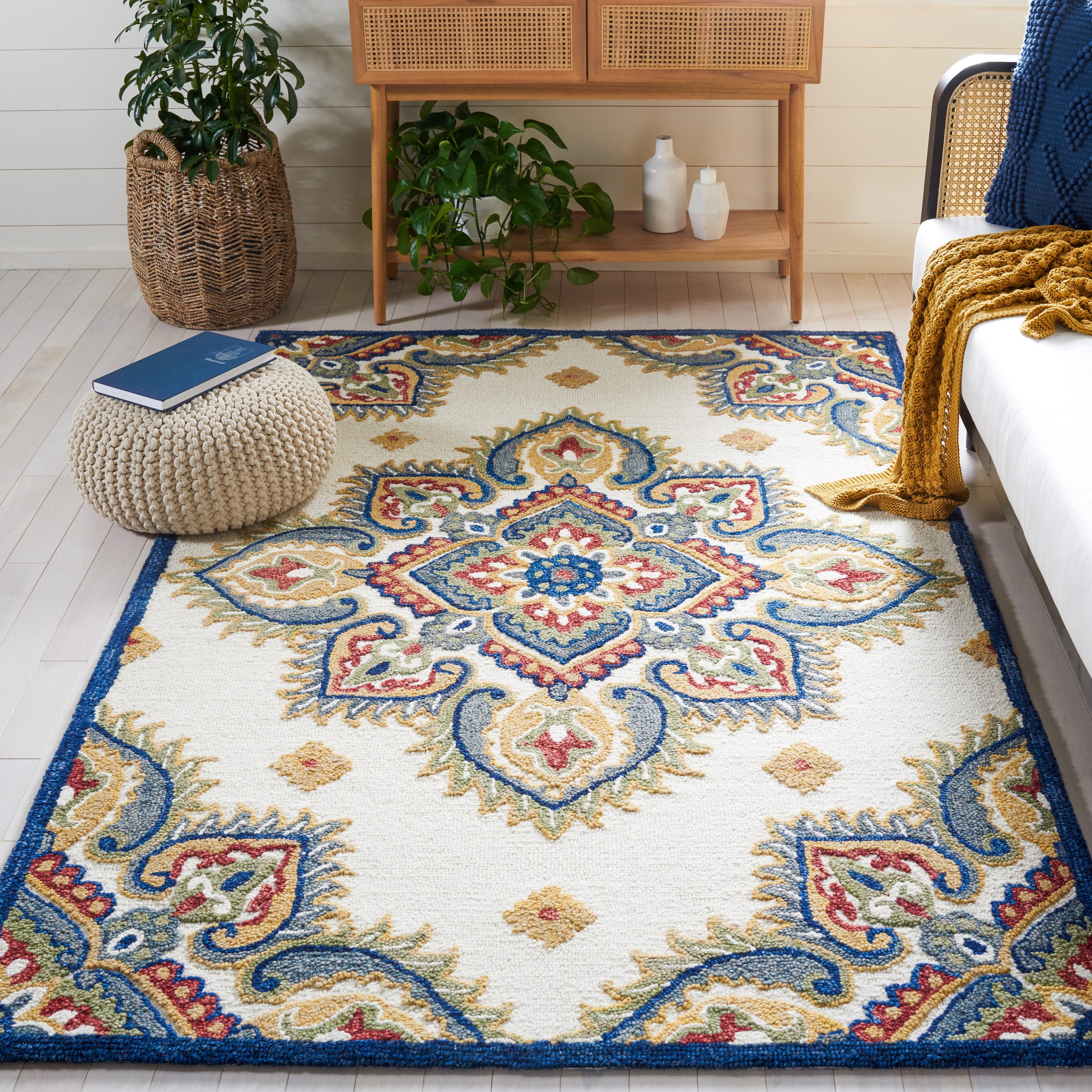 SAFAVIEH Blossom Pauletta Floral Area Rug, Ivory/Green, 6' x 6' Square