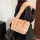 thumbnail image 2 of Bolso Esponjoso Lindo Nube Con Clip Felpa Suave Y Cruzado Un Hombro para Mujer (Caqui), 2 of 9