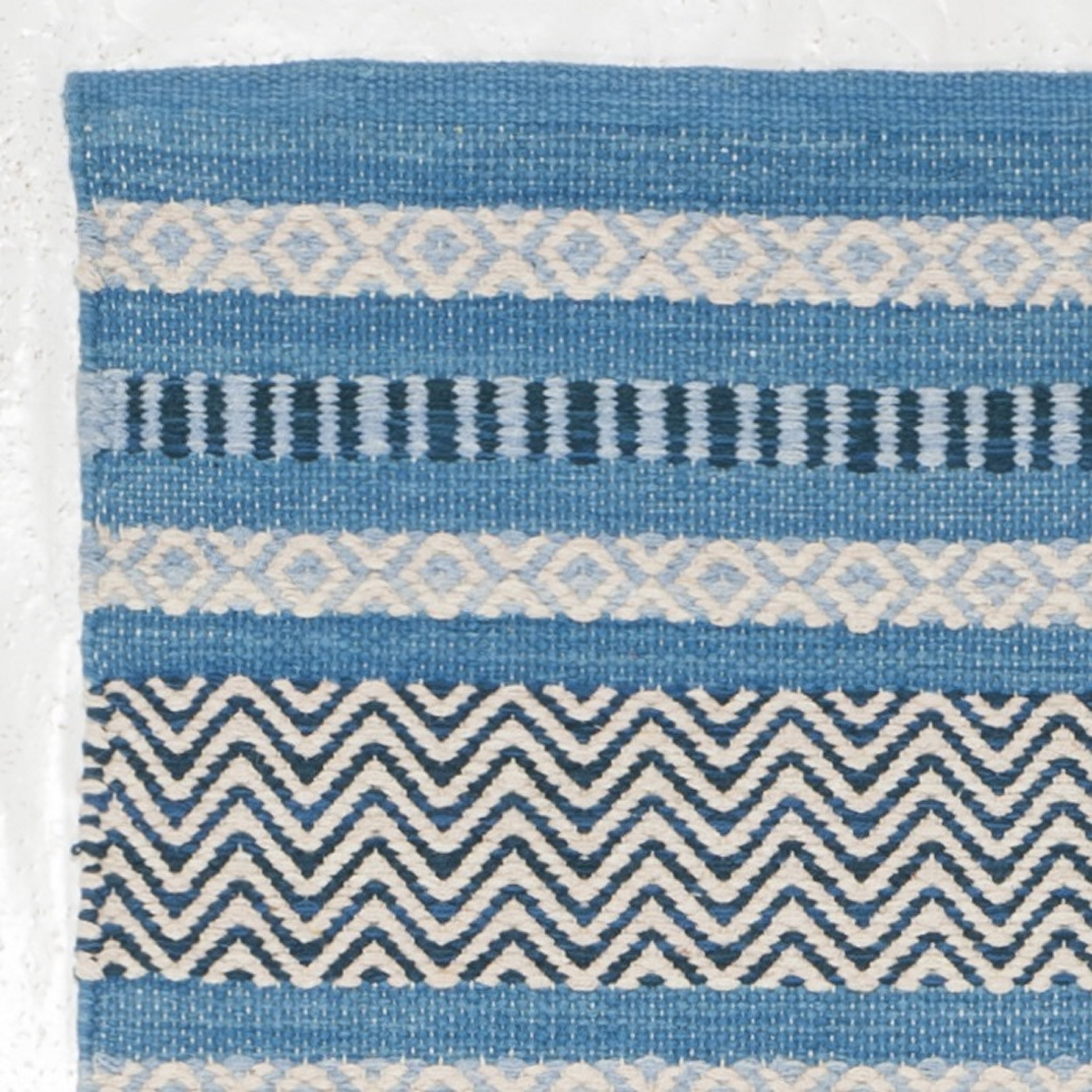 SAFAVIEH Montauk Jobeth Striped Soft Braided Cotton Runner Rug, Blue/Grey, 2'6" x 6'