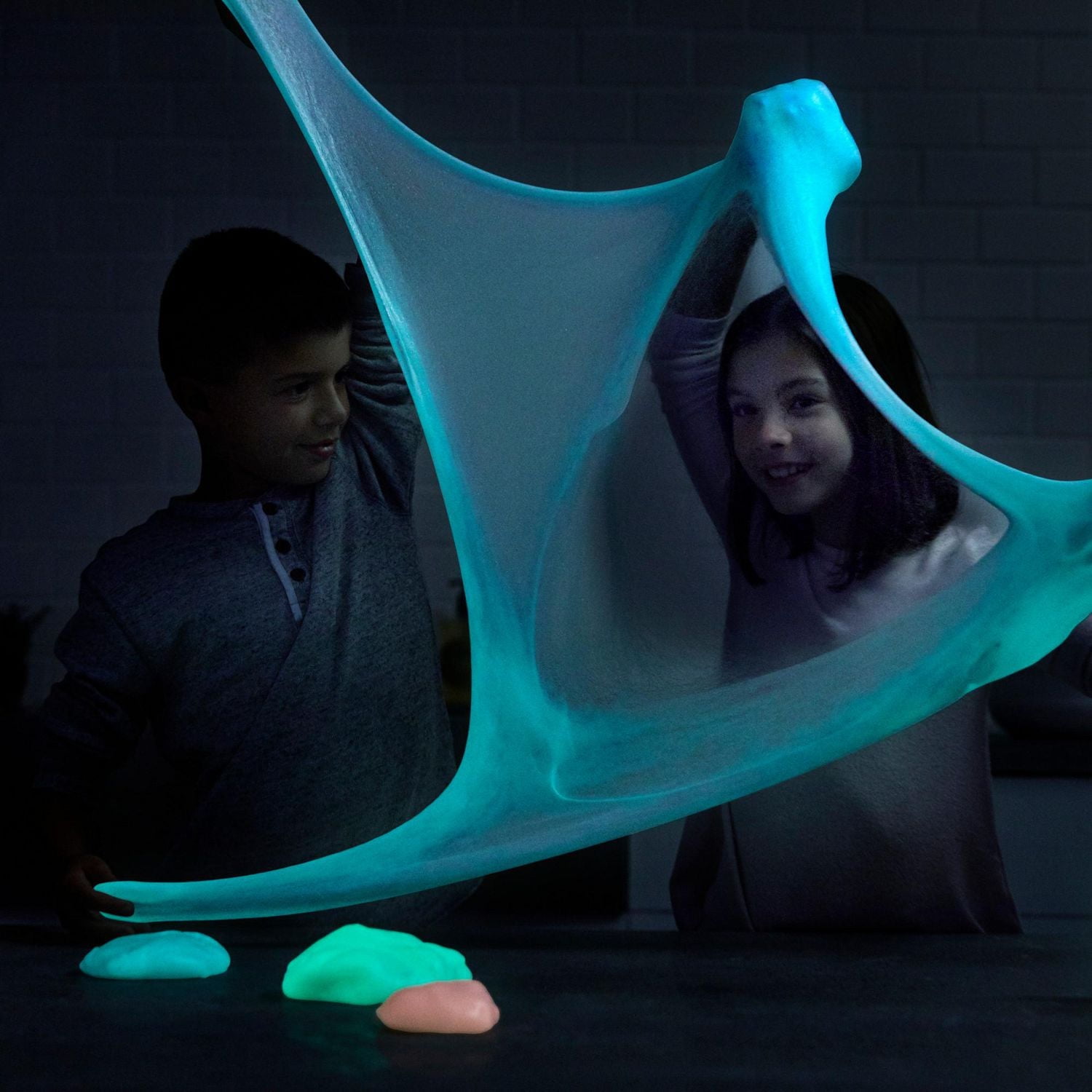 Elmer’s Glow-in-the-Dark Liquid Glue, Washable, Blue, Great for Making Slime