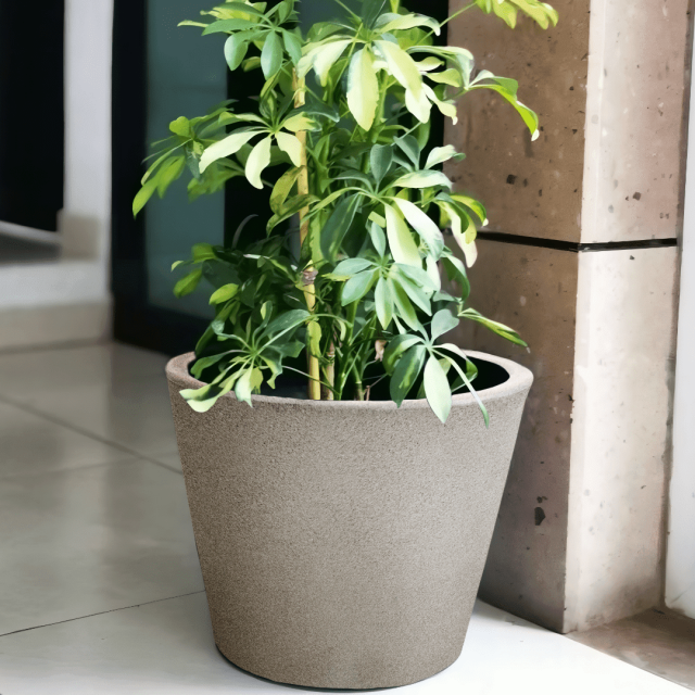 Ecobo Maceta de 29,0 cm de Alto | Ecológica, Duradera y Ligera | Para Uso en Interiores y Exteriores, Resistente a la Intemperie, Diseño Contemporáneo de Artesanos Brasileños - Color Arena