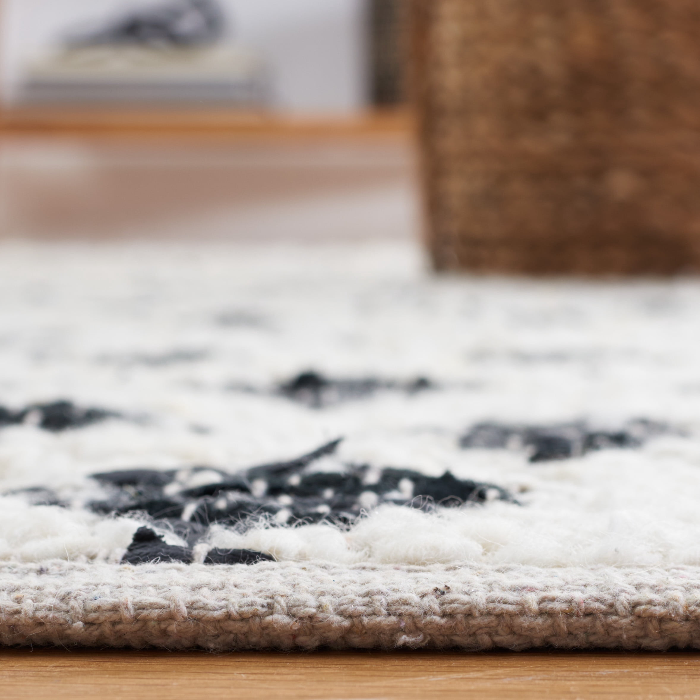 SAFAVIEH Natura Duncan Diamond Area Rug, Beige/Black, 3' x 5'