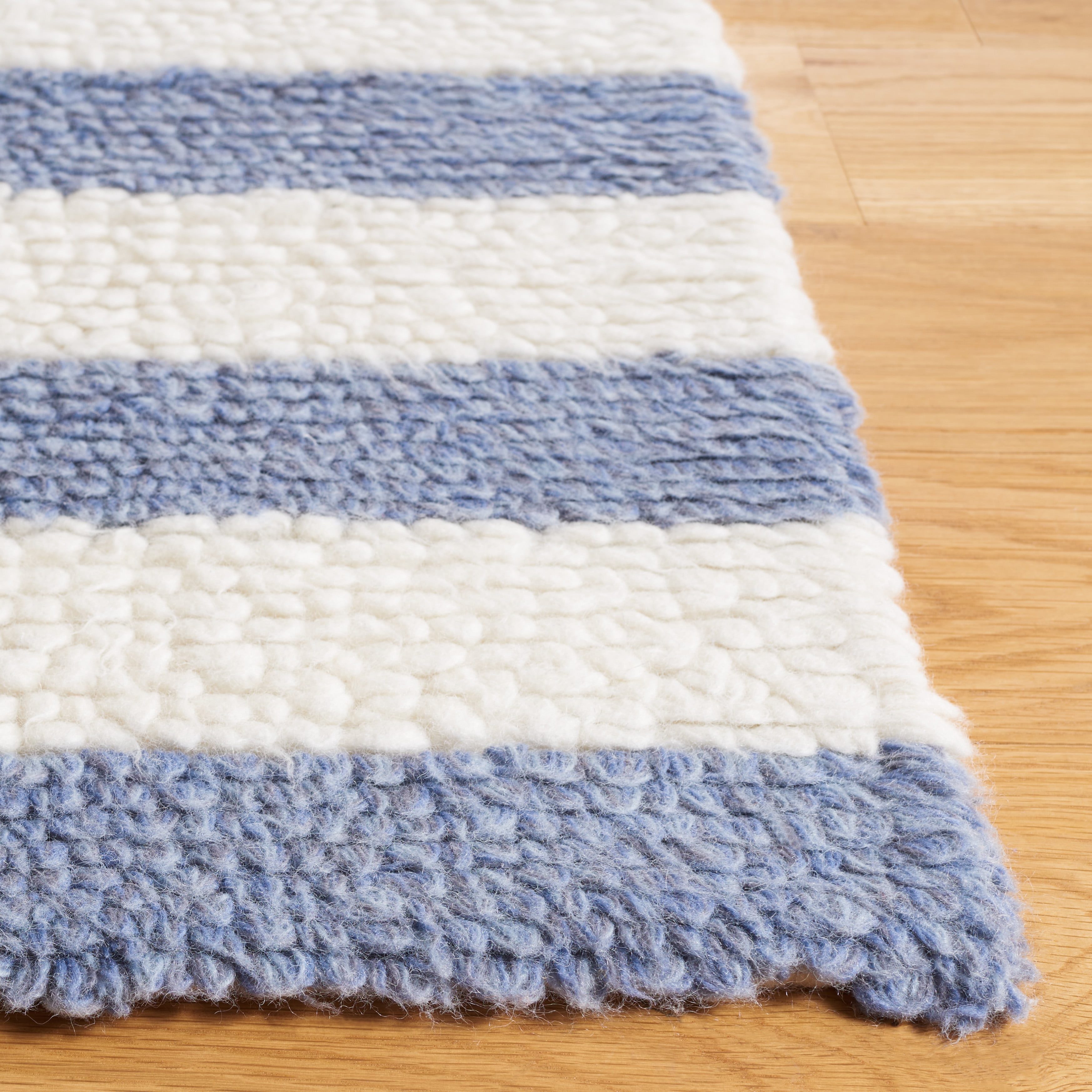 SAFAVIEH Vermont Yasmin Plaid Area Rug, Ivory/Blue, 6' x 6' Square
