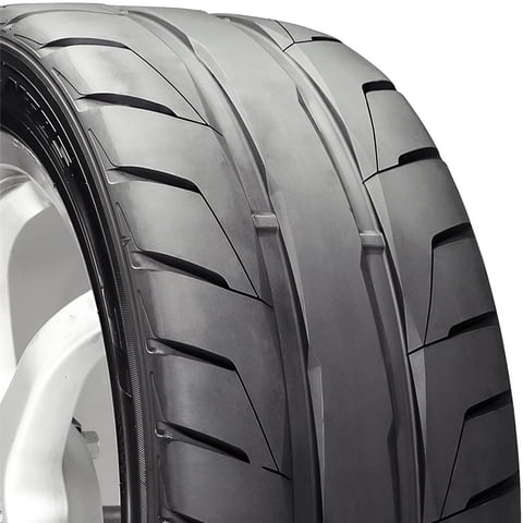 Nitto NT05 235/40R17 90 W Tire Simolary simolary.com