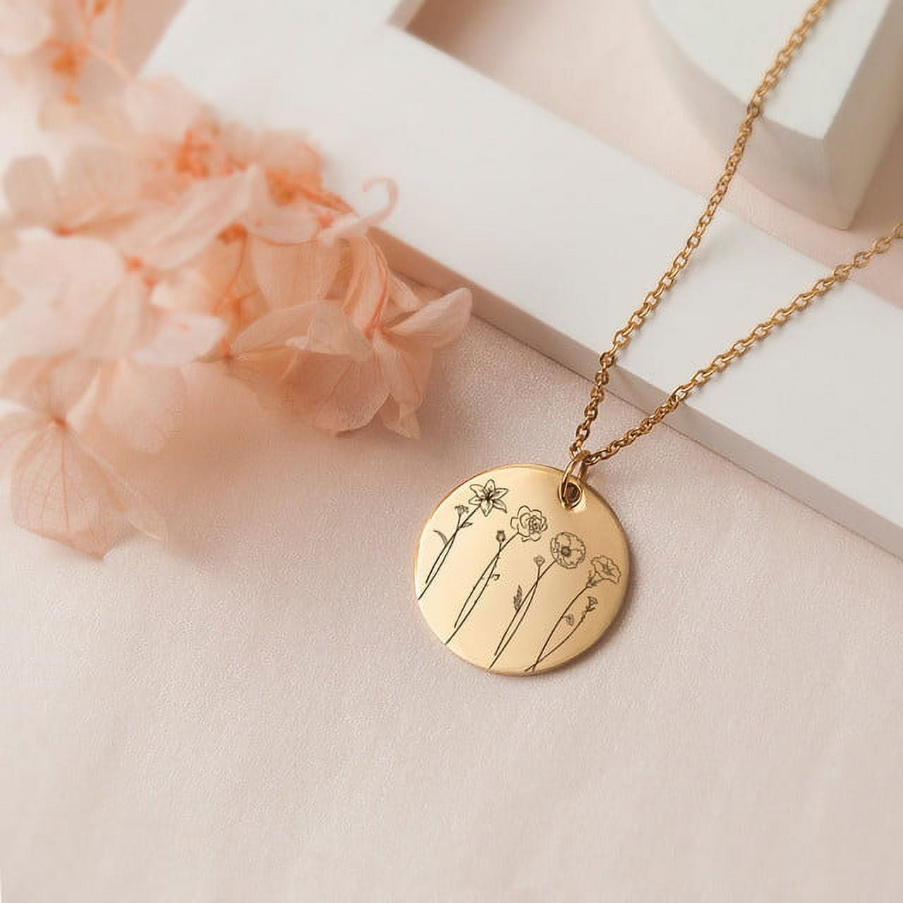 Combined Birth Flower Necklace - Birth Flower Necklace Custom - Combined Birth Flower Necklace Personalzied - Family Necklace Gift for Mom