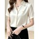 thumbnail image 1 of Blusa De Satén Blanco Con Cuello Clásico Y Bordado Dorado, 1 of 14