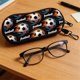thumbnail image 4 of Funda para gafas con temática de fútbol, clip mosquetón, cierre de cremallera, material de neopreno suave, tamaño compacto, ideal para gafas de sol, gafas graduadas, llaves y accesorios pequeños., 4 of 6