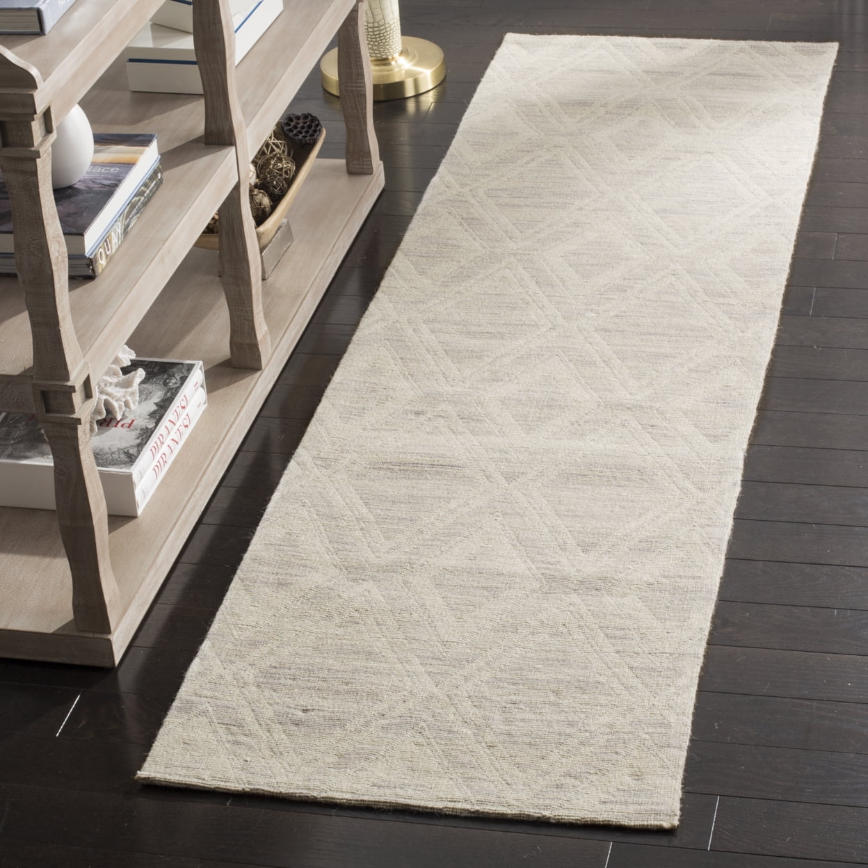 SAFAVIEH Marbella Alicia Geometric Diamonds Wool Area Rug, Silver/Ivory, 6' x 6' Round
