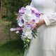 thumbnail image 3 of Simulación de novia de boda con gotas de agua sosteniendo flores Fotografía de boda al aire libre Ramo de flores Diseño de campo de boda, 3 of 5